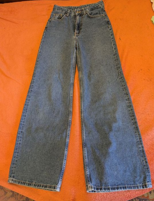 Джинси жіночі, Bershka