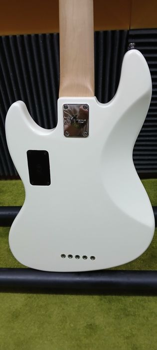 Gitara basowa Sire Marcus Miller V7 Alder-5 WHT