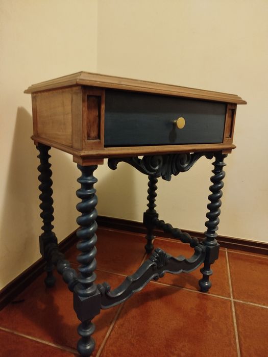 Mesinha de cabeceira vintage restaurada