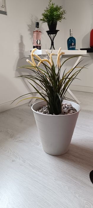 Vaso com planta artificial