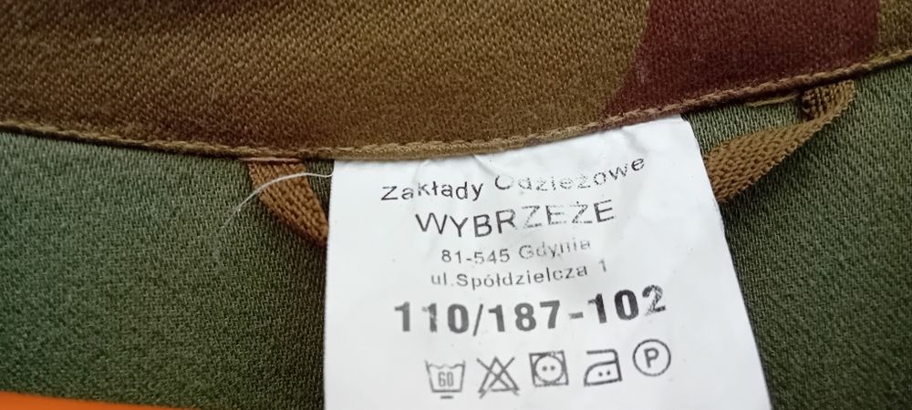 Zestaw kurtek w stylu wojskowym