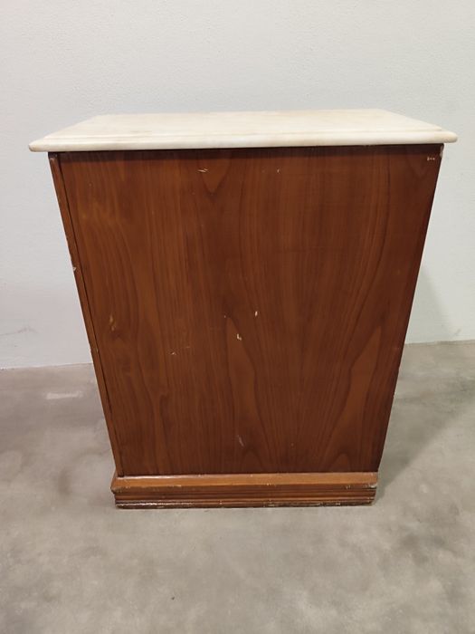 Móvel com pedra mármore