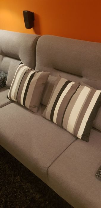 Sofá com chaise cinzento