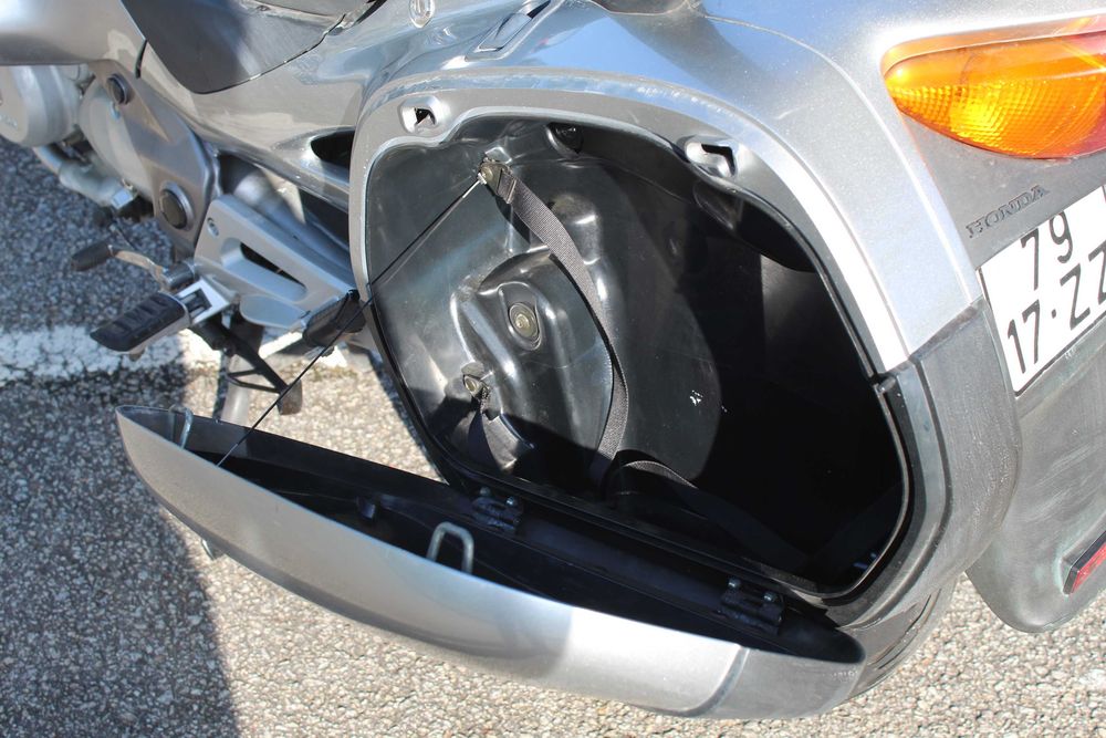 Honda Deauville 650V (2005) – Apenas 36.000km