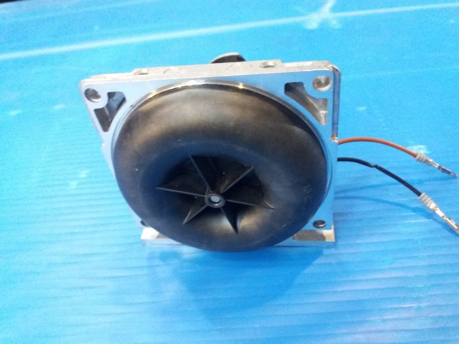 Нагнетатель воздуха Eberspaecher Hydronic .