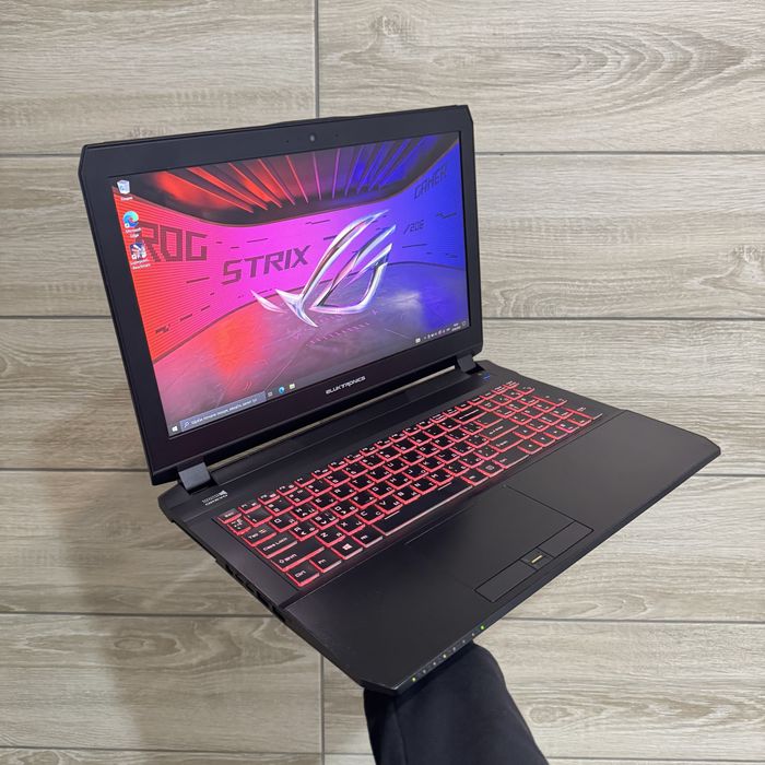 Ігровий ноутбук i7 7700, Gtx 1070 8Gb, 16Gb