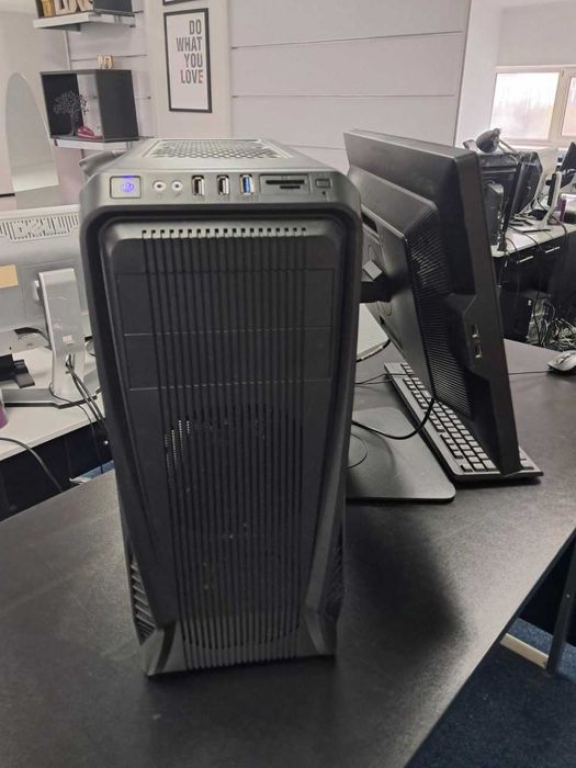 Системний блок (ПК) з монітором