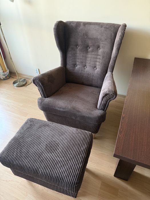 Fotel uszak z podnóżkiem Black Red White