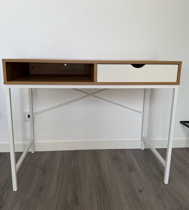 Aparador/Secretária JYSK, modelo TRAPPEDAL 48x95 1 gaveta cor carvalho/branco