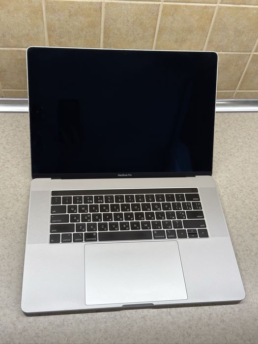 Срочная продажа MacBook Pro 15 2019 в отличном состоянии