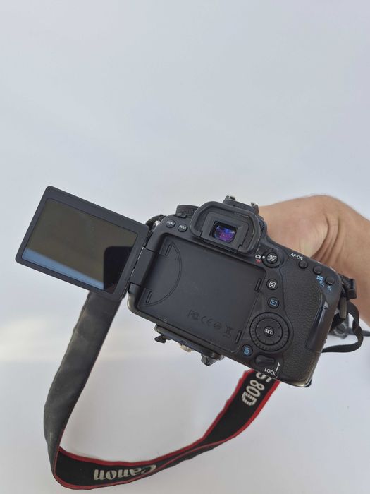 Canon EOS 80D + obiektyw 18-135mm IS USM. Zadbany zestaw