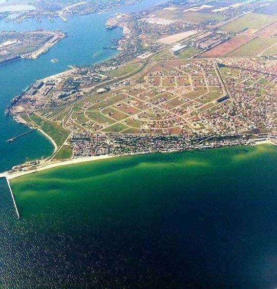 Участок на застроенной улице в Совиньоне