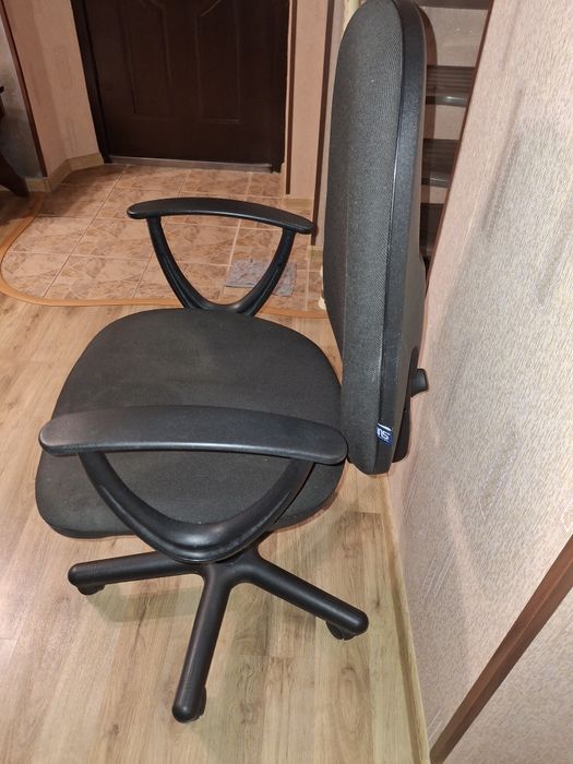 Продам офісний стілець