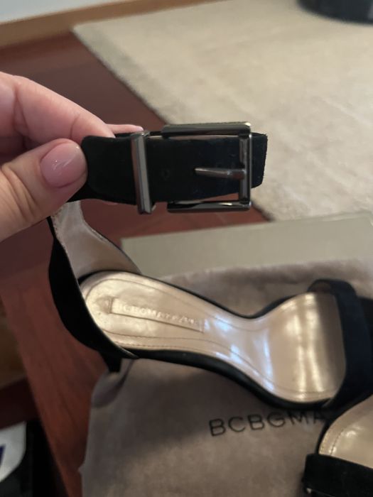 Sandálias BCBG Maxazria