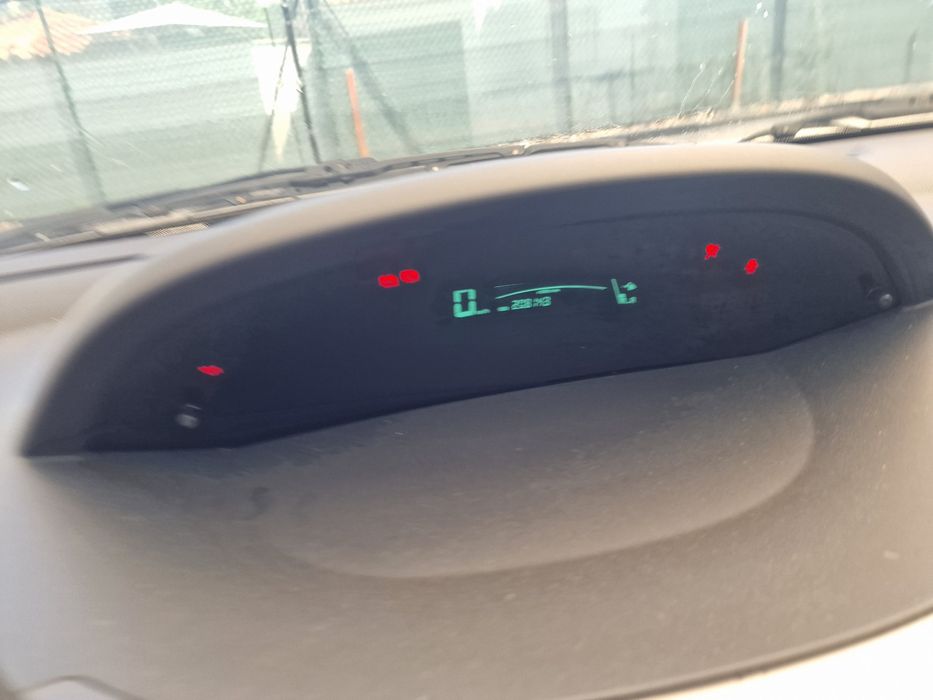 Carro lindíssimo e económico