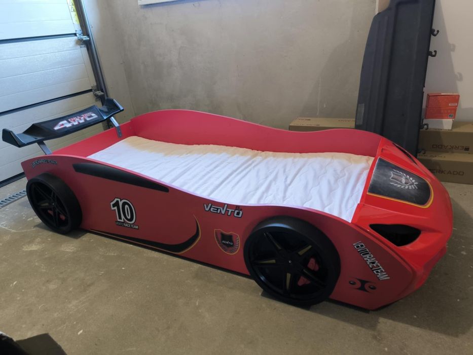 Łóżko samochód chłopiec