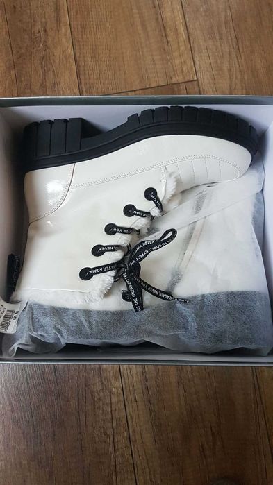 Sprzedam  nowe damskie  buty Venezia