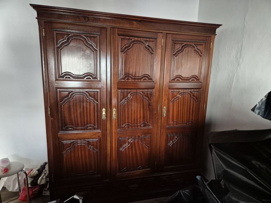 Roupeiro três portas