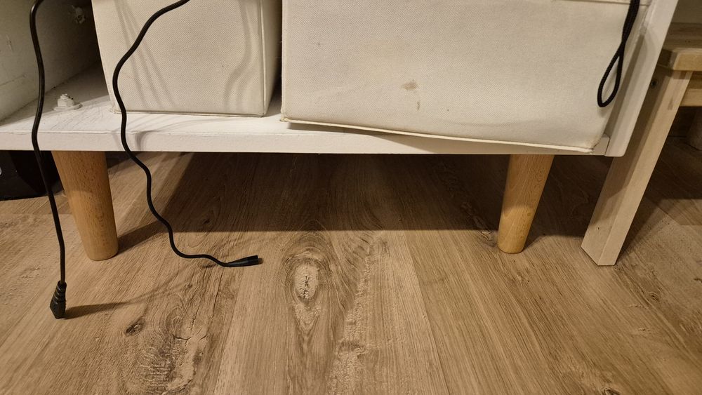 Szafka z szufladami i jesionowym blatem