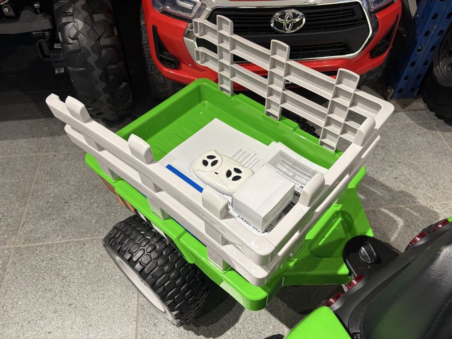 Traktor BLOW z przyczepa na akumulator dla dzieci