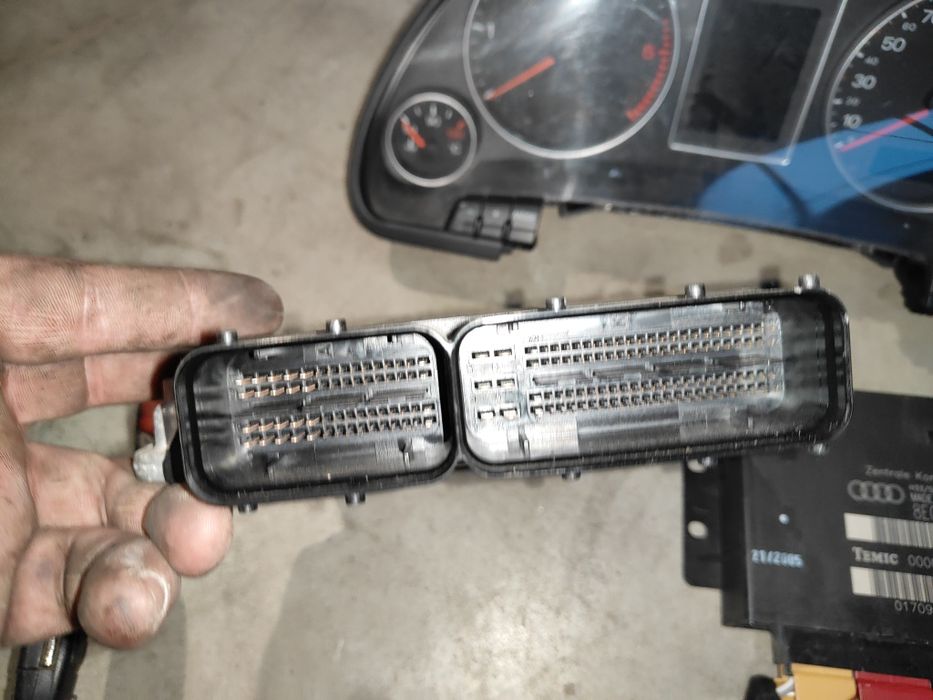 Audi A4 B7 2.0 TDI komputer sterownik zestaw startowy IMMO i inne