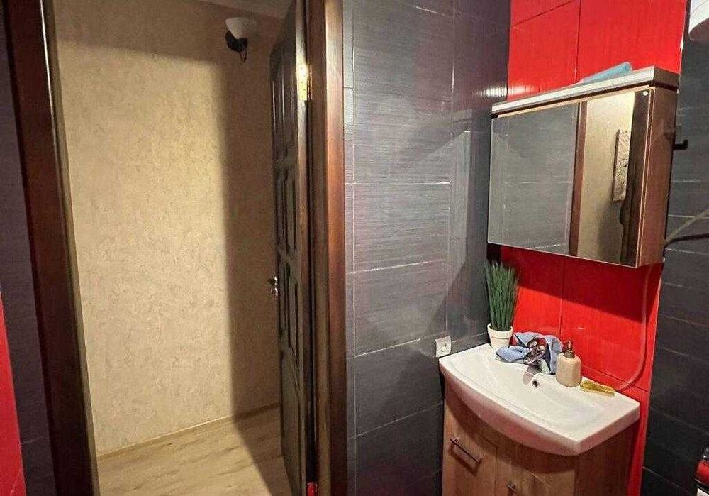 Продам 3 комн. квартиру Кирпичный дом Сертификат низ Рабочей Кедрина NK