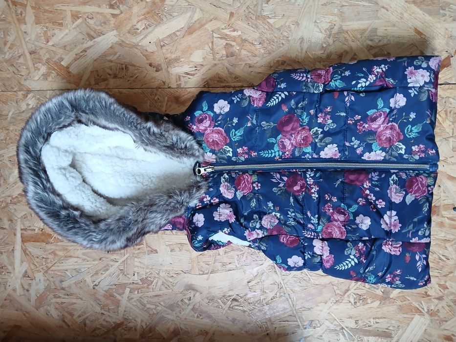 Kamizelka dla dziewczynki ocieplana 104