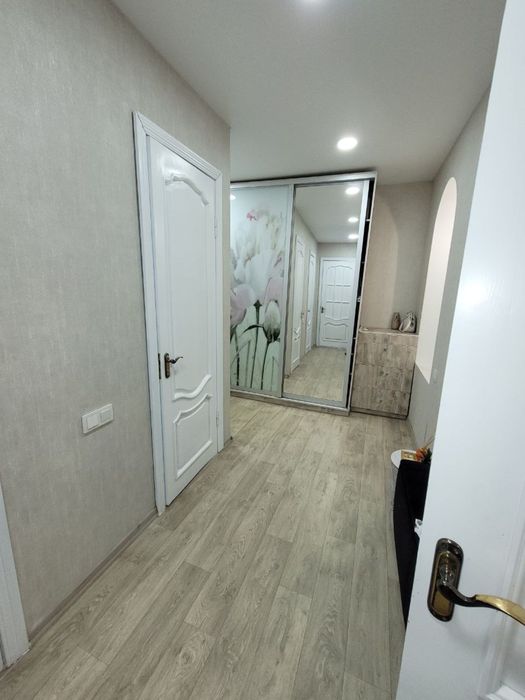 Продам 3 х ком квартиру. Центр. Сертификат. Проспект Свободы