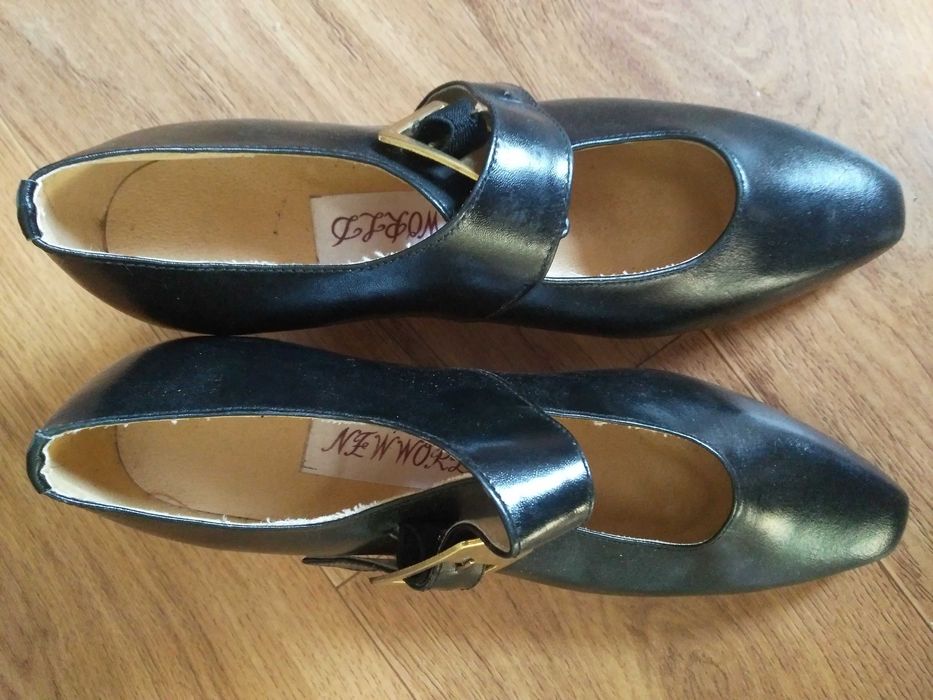 Продам женские туфли