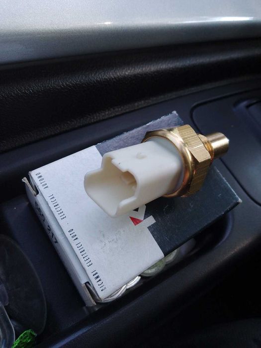 Датяик включения заднегохода Фиат Кьюбо /Ситроен Немо/Пежо Биппер