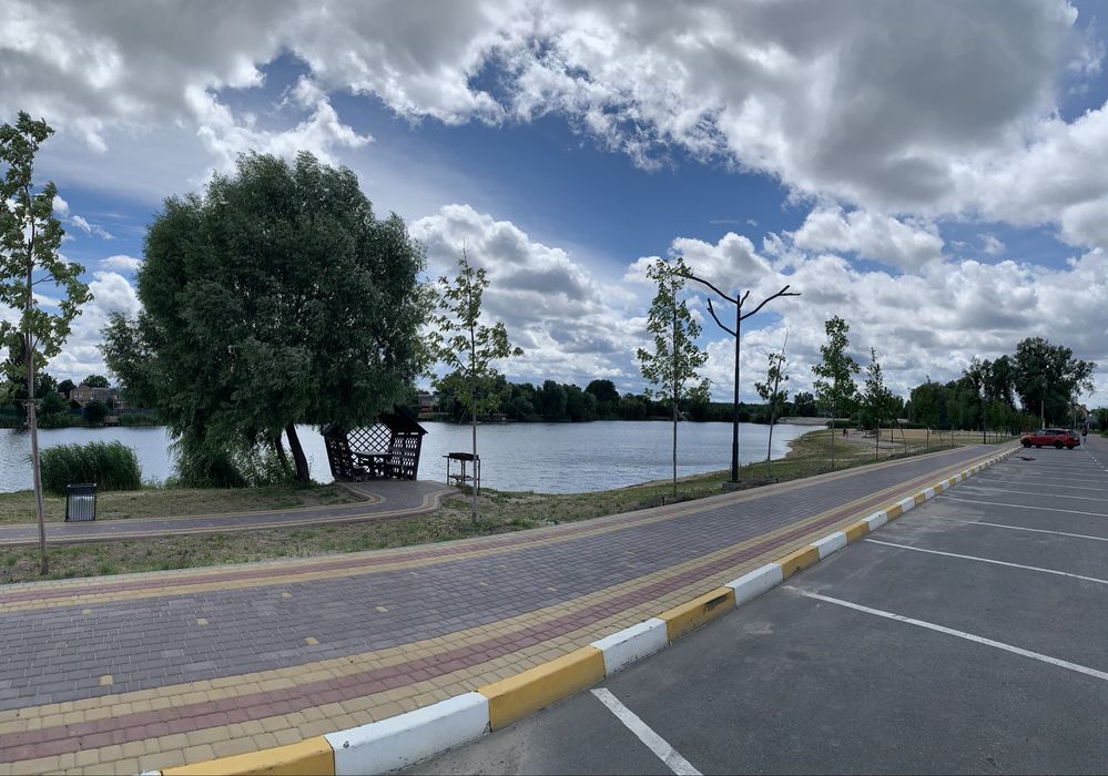 Будинок-дуплекс по ціні квартири біля озера