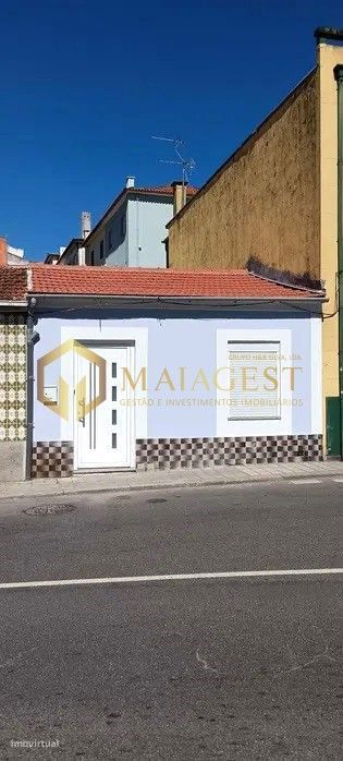 Moradia T2 Renovada com Marquise e Pátio