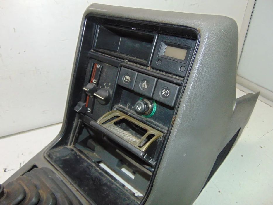 Renault 9/11 consola central
