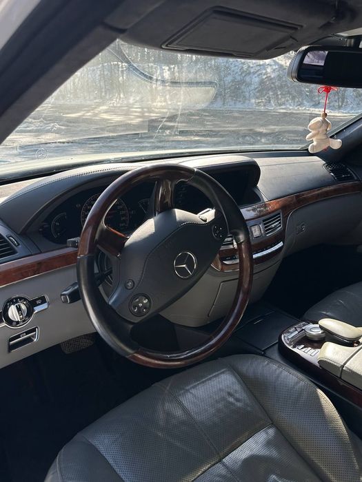 Mercedes W221 s500