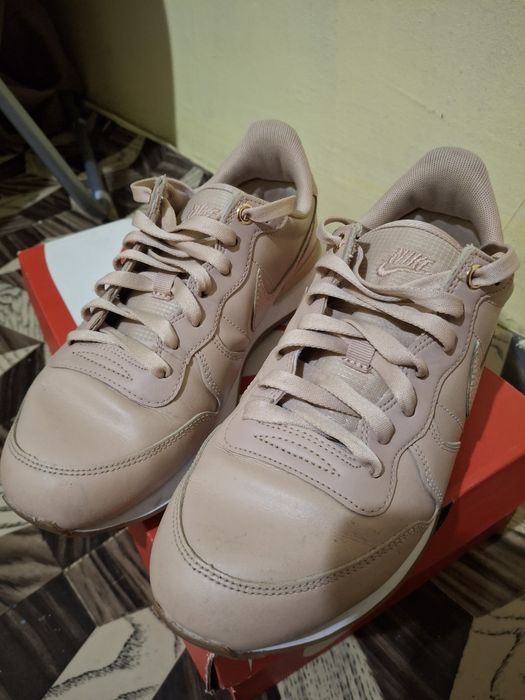 Nike кросовкі оригінал 39 розмір  в гарному
