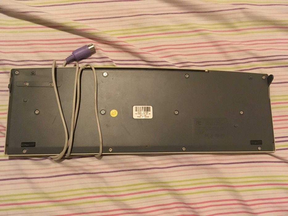 Old keyboard with Spanish layout64551344941954123