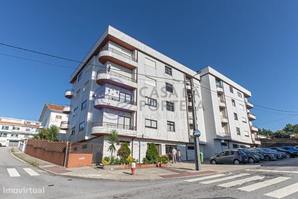 T2 Solarengo Em Fânzeres, Com Varanda E Lugar De Garagem