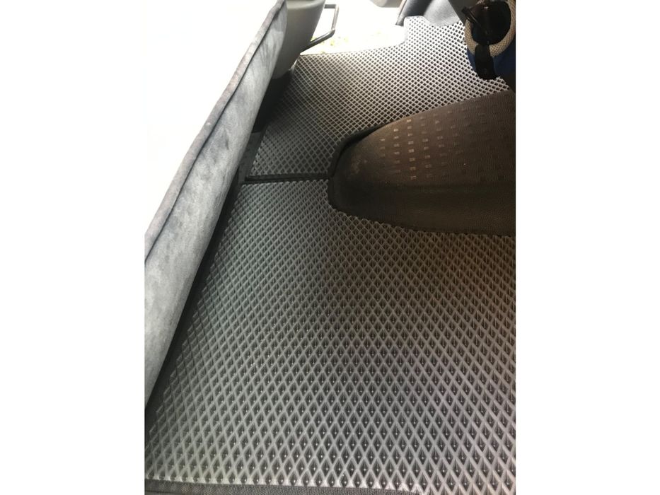 Volkswagen T5 2010-2015 рр. Килимки EVA (чорні, передні, для 2+1)