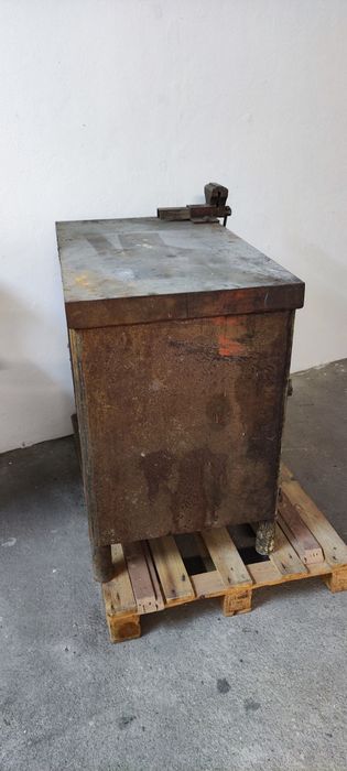 Mesa de trabalho em ferro com torno