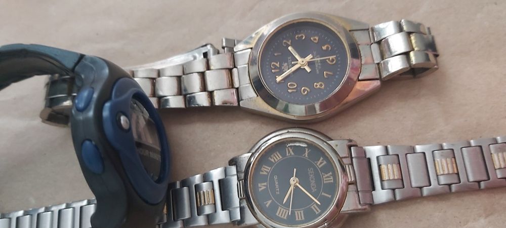 Продам часы кварцевые.