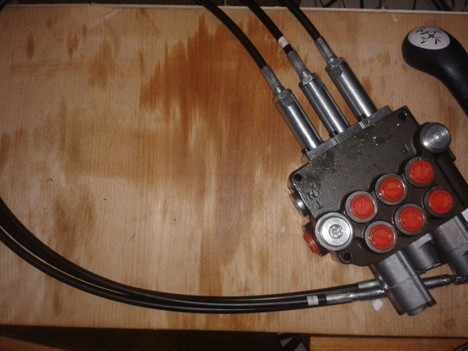 Распределитель с джойстиком на тросах на  КУН МТЗ.