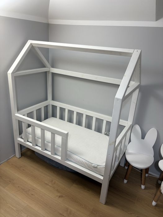 Łóżko Łóżeczko domek 120x60 + materac lateksowy