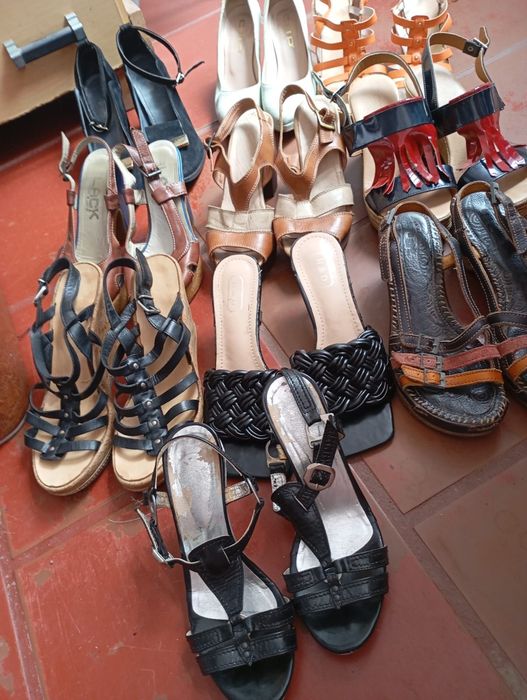 Vendo estes sapatos a 3 euros cada estão em muito bom estado