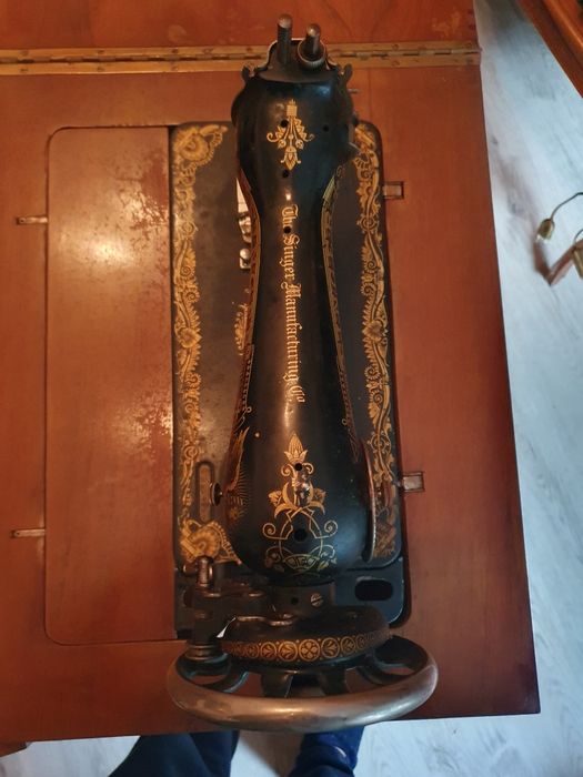 Máquina Costura SINGER Vintage com móvel integrado