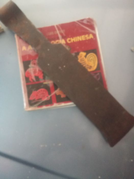 Machado espalmado. Robusto.