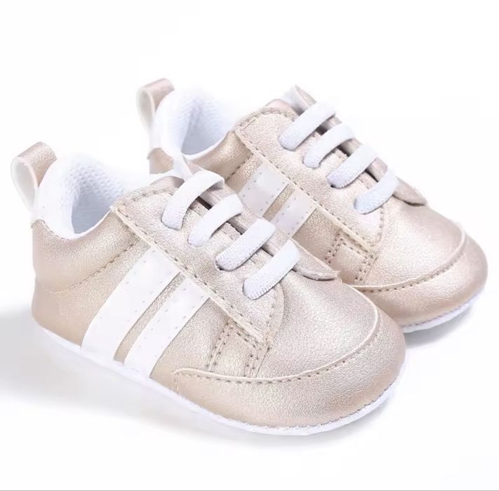 Criança bebê menina sapatos