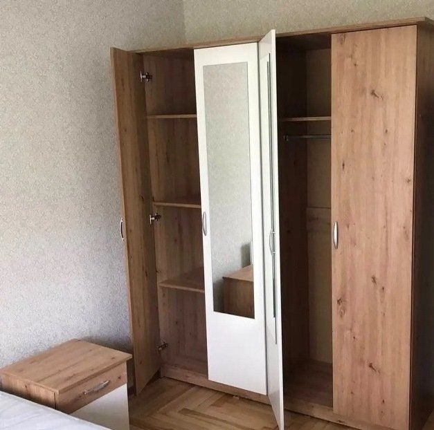 Шкаф от спальни , комоды, кровати