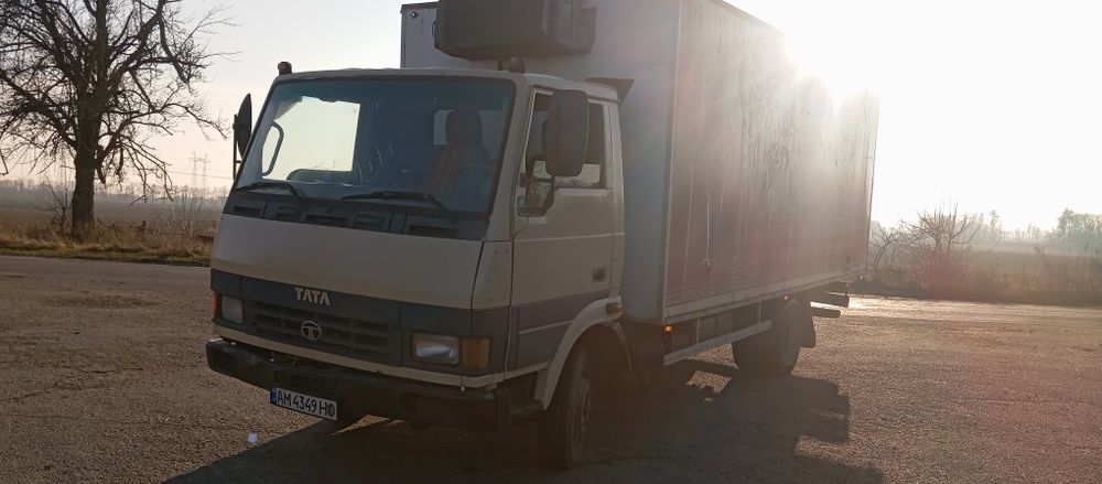 Автомобіль Тата 613