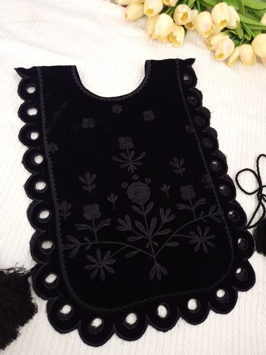 Маніжки жилетки вишита