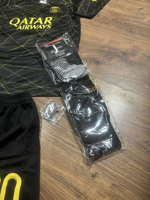 Strój piłkarski dla dzieci 120/130 messi . Nowy z metka